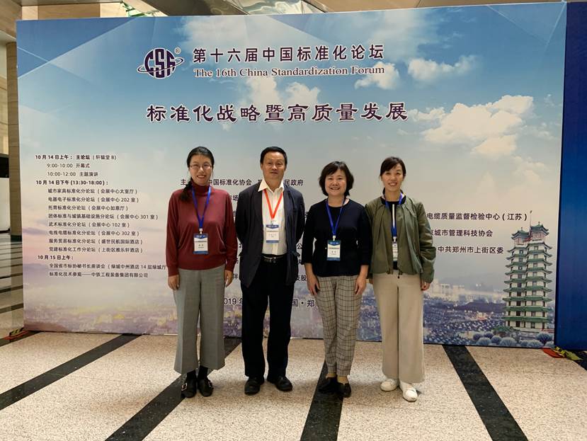 图片包含 人员, 地面, 天空, 人物描述已自动生成