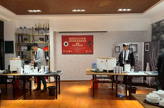 说明: 餐厅的厨房描述已自动生成